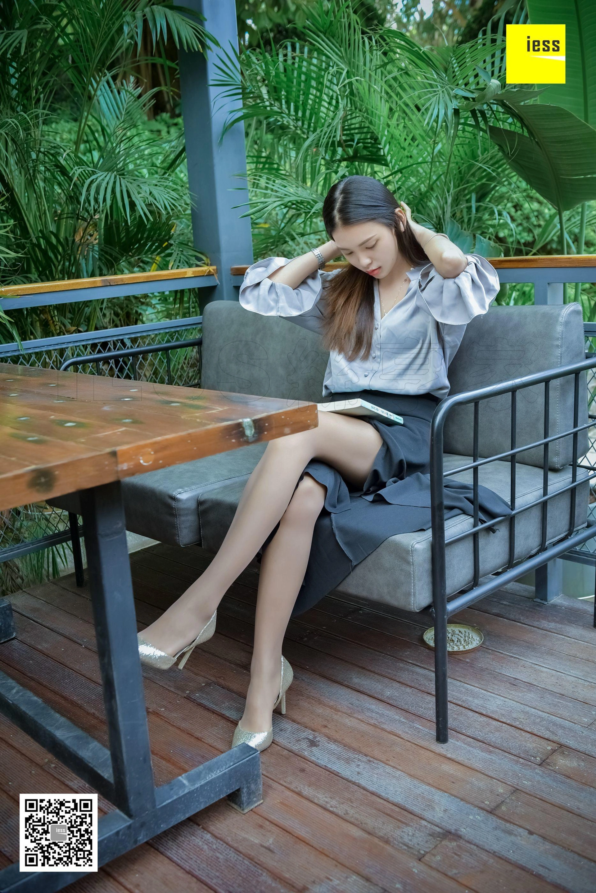 [IESS异思趣向] 2018.01.18 丝享家150:《正在看书的棕丝美女》七七 1